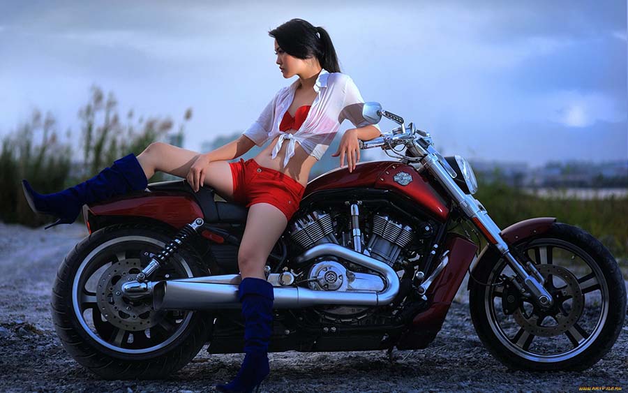 Beautiful girls and motorcycles in Sialkot