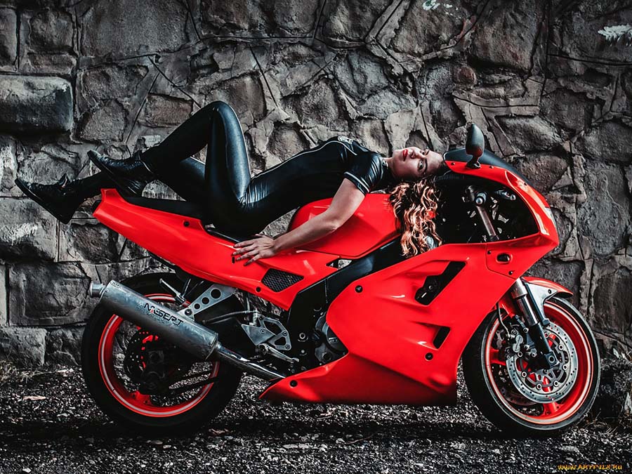 Beautiful girl Beautiful girls and motorcycles in Sialkot