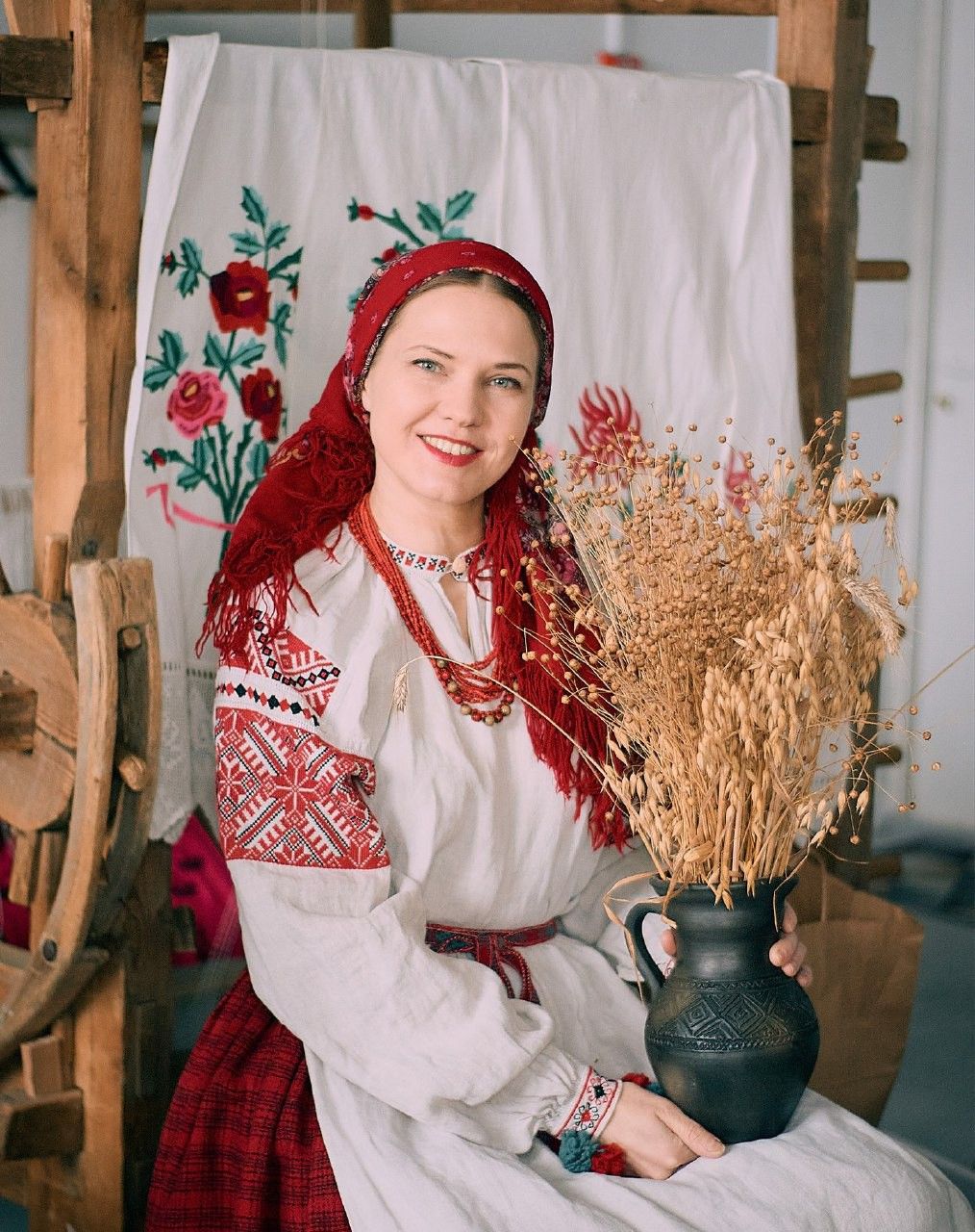 Women in Slavic costumes in Sialkot