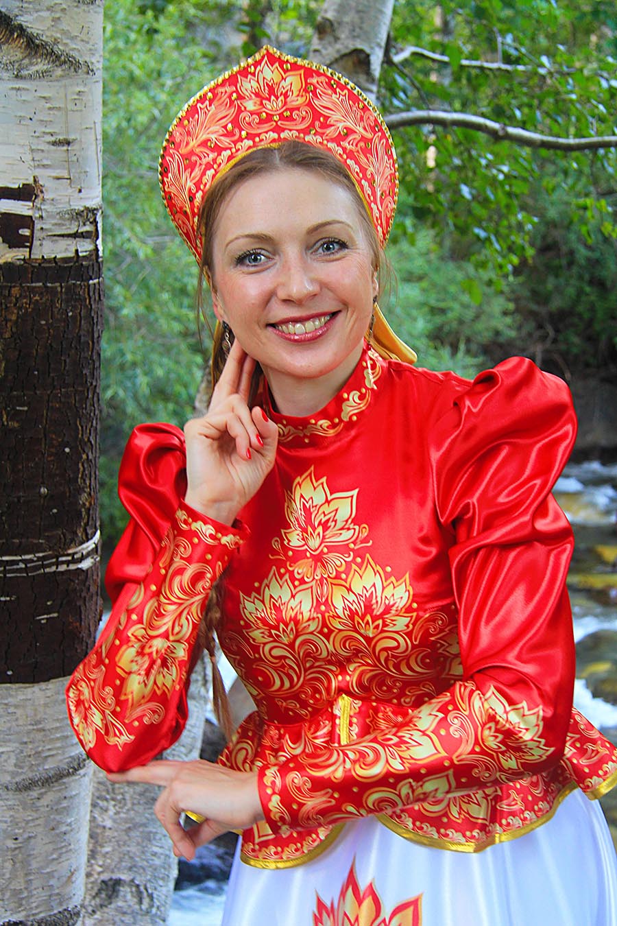 Women in Slavic costumes in Sialkot