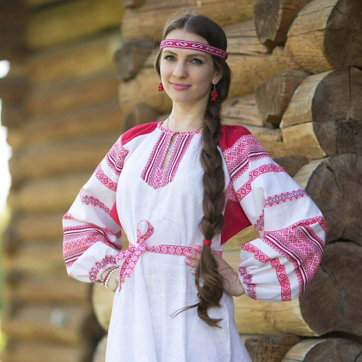 Girls in Slavic costumes in Sialkot