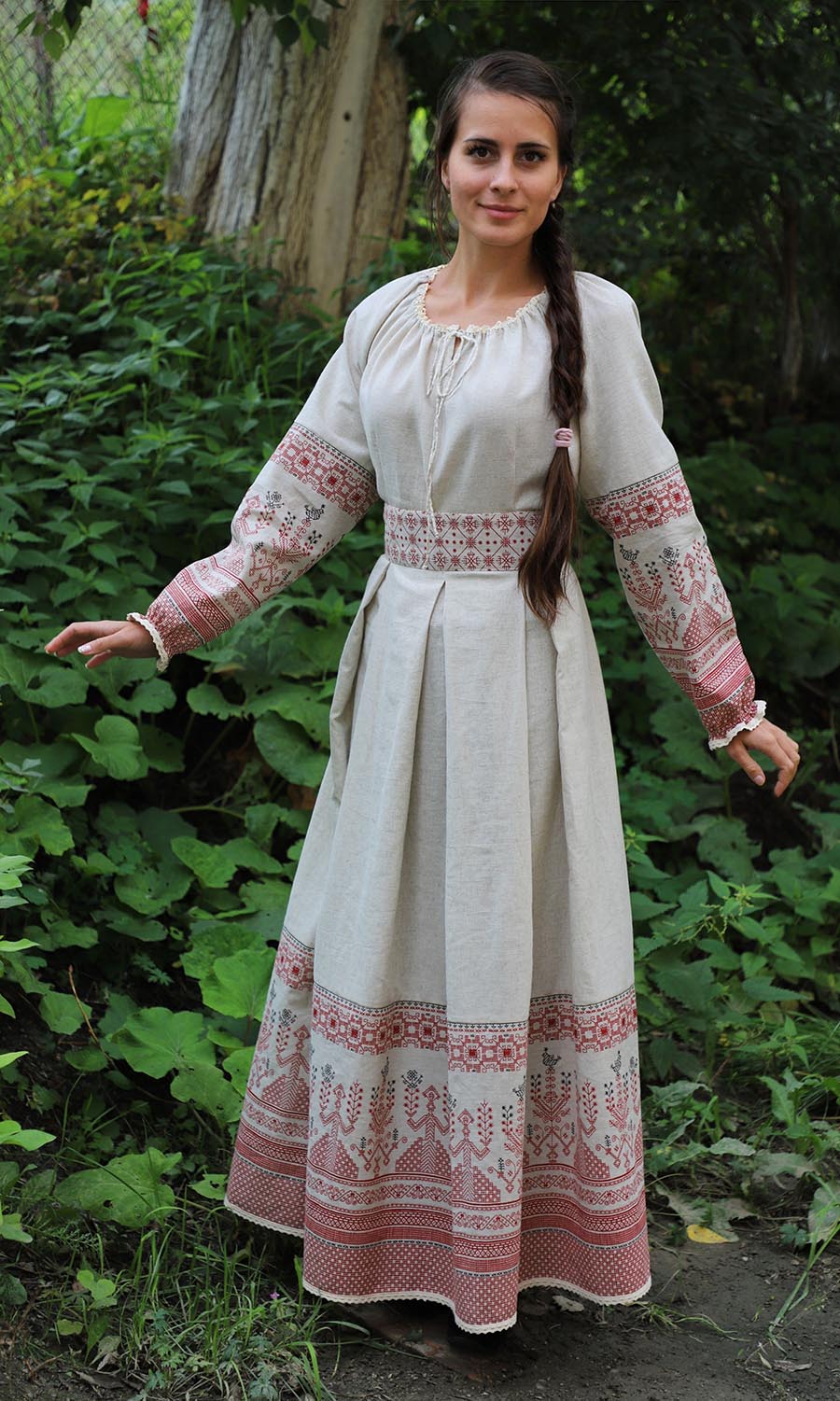 Girls in Slavic costumes in Sialkot
