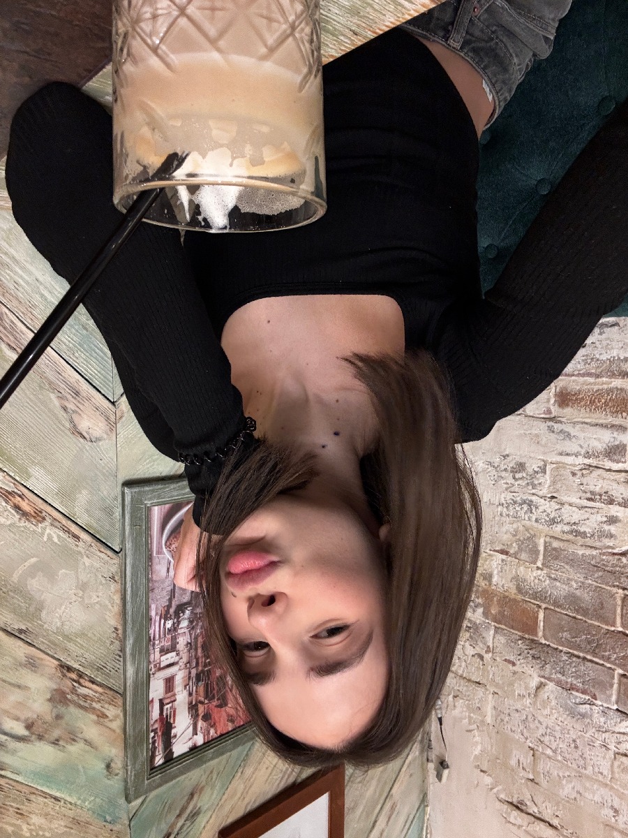 Fresh photos, fresh mood — Tina online in Sialkot